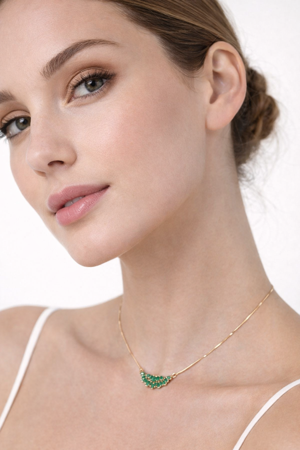 Colar Pingente Cravejado Verde Dourado